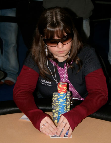 Аннет Обрестад - лучшая женщина-игрок в покер в Норвегии
